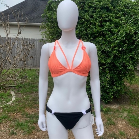 NWT Lovers + friends strappy ribbed modest coverage bikini top - Picture 5 of 16